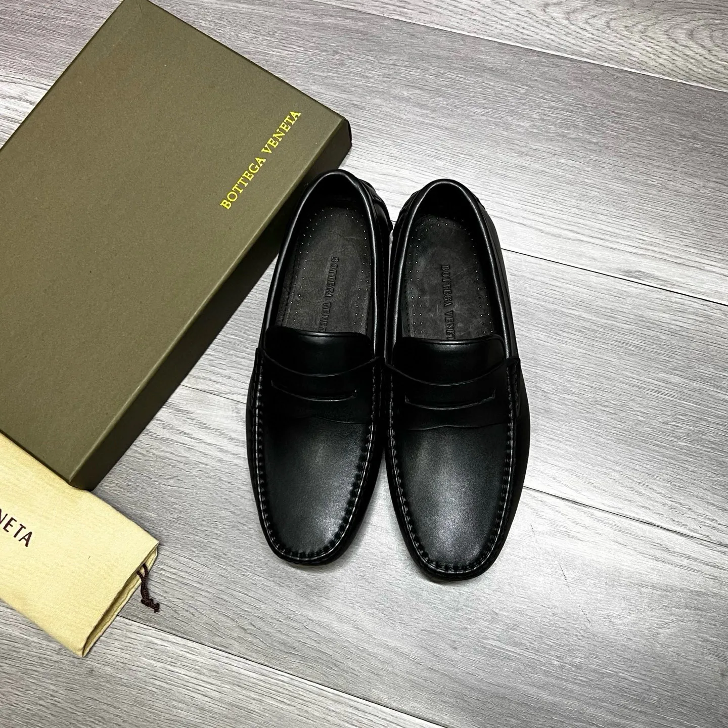 Factory price 480 BV 〰️Purely handmade classic men's beanie shoes👉👉driving shoes, slip-on shoes, made of imported cowhide from Italy, 💕water-dyed cowhide lining, 🔊original outsole, waterproof platform design, comfortable on the feet. Good choice for traveling and driving, single color available, code number: 38-44, (45 can be customized)